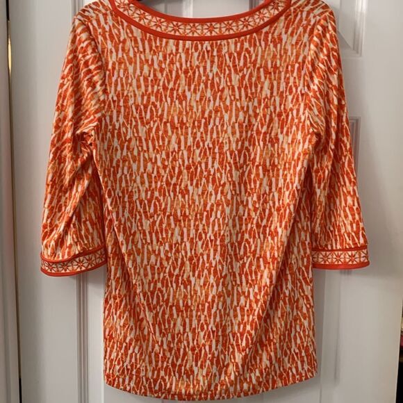 Michael Kors Size Medium three-quarter sleeve top.  Orange & white v-neck - Picture 2 of 9